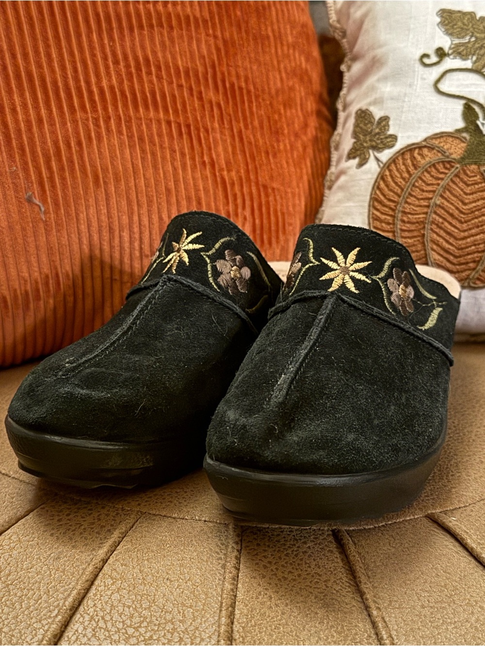 Women’s Fly Flot Embroidered Suede Clogs Mules - Black, Size 39 (8)
